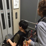 【画像】エレベーターに乗ります！