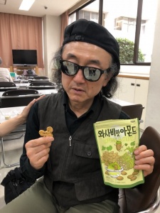 【画像】村岡会長とおかし